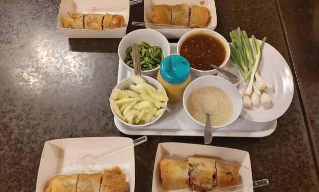 lumpia mbak lien, tak boleh dilewatkan
