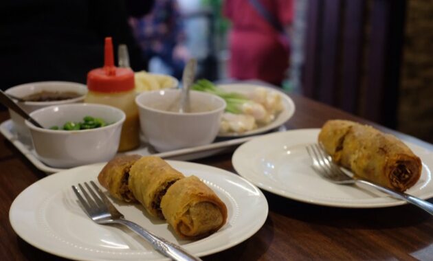 lumpia mbak lien, tak boleh dilewatkan