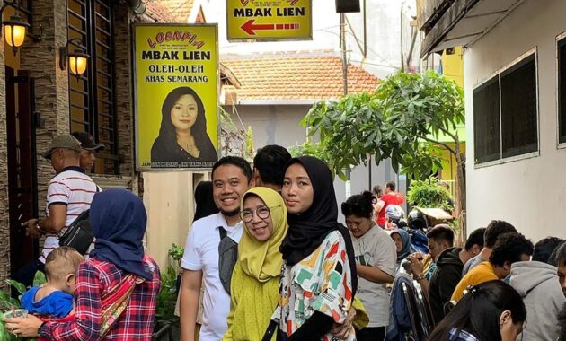 lumpia mbak lien, tak boleh dilewatkan
