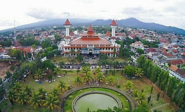 masjid agung cianjur, sisi religius dibalik icon kota