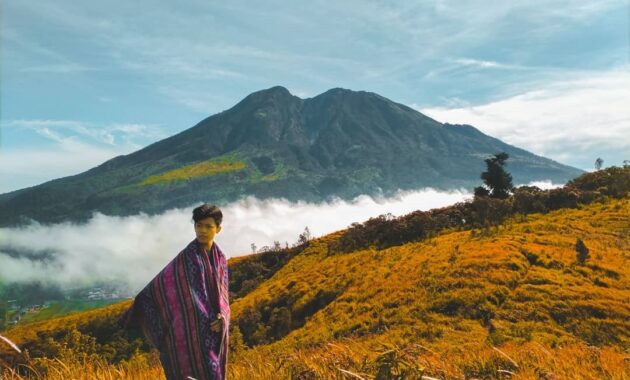 mau mendaki di daerah pulau jawa, ini dia 10 referensi gunung terbaik untuk kalian kunjungi