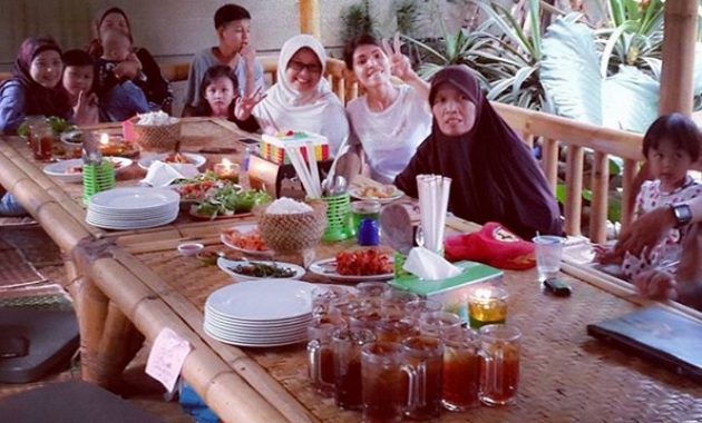 mau rekreasi bersama keluarga? ke telaga arwana saja