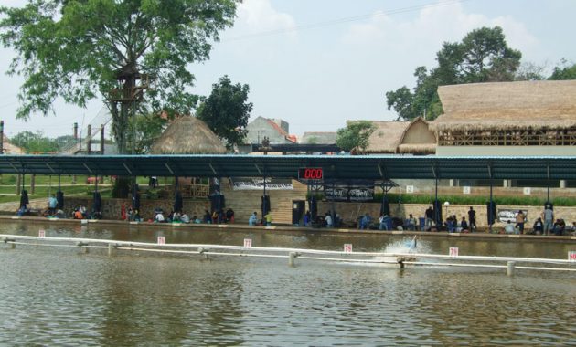 Mau Rekreasi Bersama Keluarga? Ke Telaga Arwana Saja