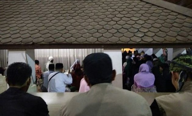 menelusuri jejak sunan bonang: wali 9 yang memiliki 4 lokasi makam