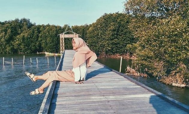 Mengintip Pesona Surga Tersembunyi di Pantai Morodemak