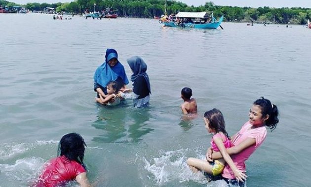 mengintip pesona surga tersembunyi di pantai morodemak, Ragam Destinasi di Kawasan Morodemak, Keunikan yang Dimiliki Morodemak, Menilik Uniknya Tradisi Sedekah Laut, Tari Zippin Khas Demak yang Memikat, Ragam Cita Rasa Kuliner Morodemak