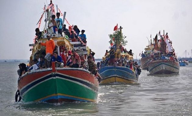 mengintip pesona surga tersembunyi di pantai morodemak, Ragam Destinasi di Kawasan Morodemak, Keunikan yang Dimiliki Morodemak, Menilik Uniknya Tradisi Sedekah Laut, Tari Zippin Khas Demak yang Memikat, Ragam Cita Rasa Kuliner Morodemak