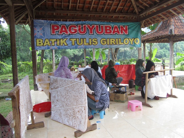 desa wisata batik di yogyakarta, kampung batik giriloyo, kampung batik giriloyo bantul, kampung batik giriloyo jogja, lokasi kampung batik giriloyo, wisata kampung batik giriloyo, mengunjungi kampung batik giriloyo jogja, batik tulis mendunia!
