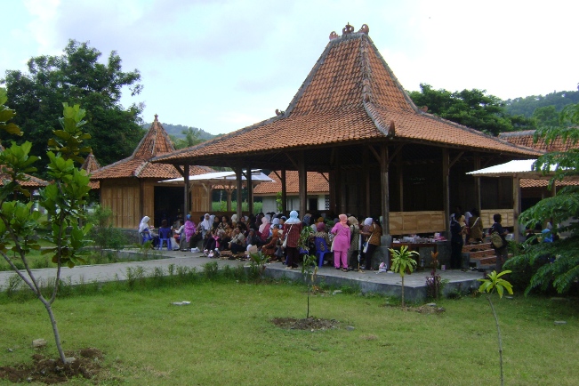 desa wisata batik di yogyakarta, kampung batik giriloyo, kampung batik giriloyo bantul, kampung batik giriloyo jogja, lokasi kampung batik giriloyo, wisata kampung batik giriloyo, mengunjungi kampung batik giriloyo jogja, batik tulis mendunia!
