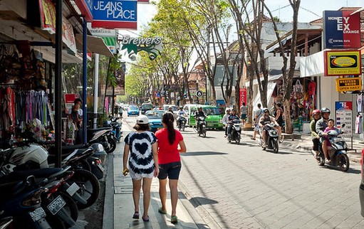 menikmati jalan legian kuta bali, Tidak Asing, Keindahan Potensi, Rute Menuju Lokasi, Jam Buka, Harga Tiket Masuk