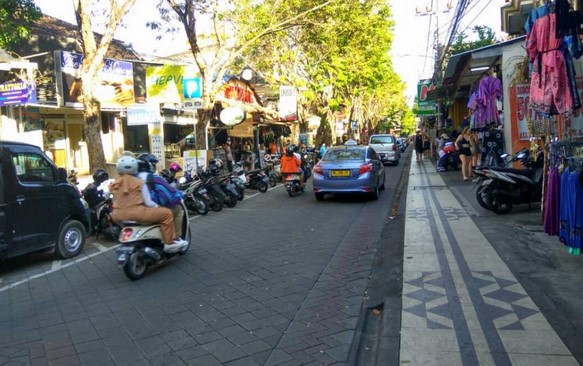 menikmati jalan legian kuta bali, Tidak Asing, Keindahan Potensi, Rute Menuju Lokasi, Jam Buka, Harga Tiket Masuk