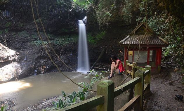 menikmati keindahan air terjun curug dago, Keindahan Air Terjun, Mengenal Kawasan, Rute dan Lokasi, Area Parkir, Fasilitas Yg Ada