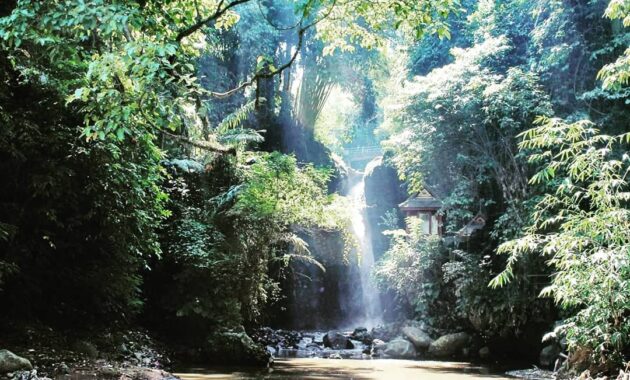 menikmati keindahan air terjun curug dago, Keindahan Air Terjun, Mengenal Kawasan, Rute dan Lokasi, Area Parkir, Fasilitas Yg Ada