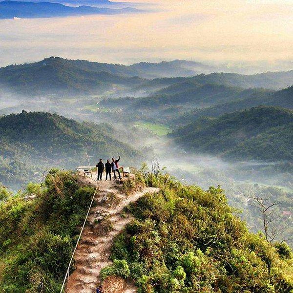 fasilitas di puncak gunung lanang, gunung lanang, lokasi gunung lanang, puncak gunung lanang, puncak gunung lanang jogja, puncak gunung lanang kulonprogo, rute menuju puncak gunung lanang, sunset di gunung lanang, tiket masuk puncak gunung lanang, menikmati panorama di puncak gunung lanang kulonprogo