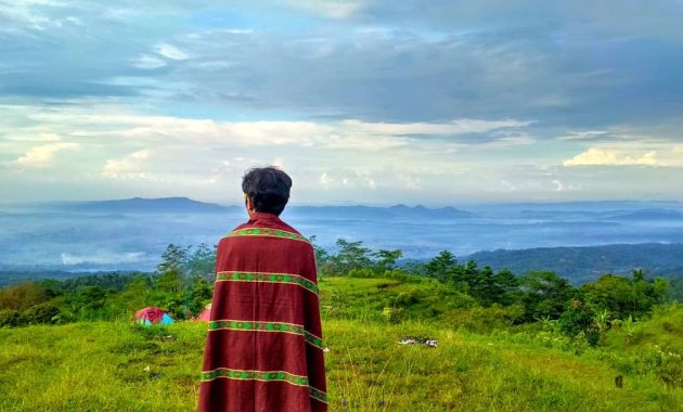 menikmati pesona bukit tranggulasih