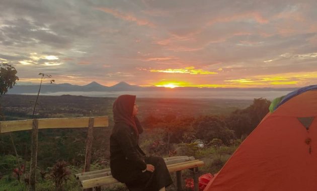 menikmati pesona bukit tranggulasih