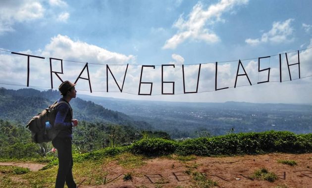 menikmati pesona bukit tranggulasih