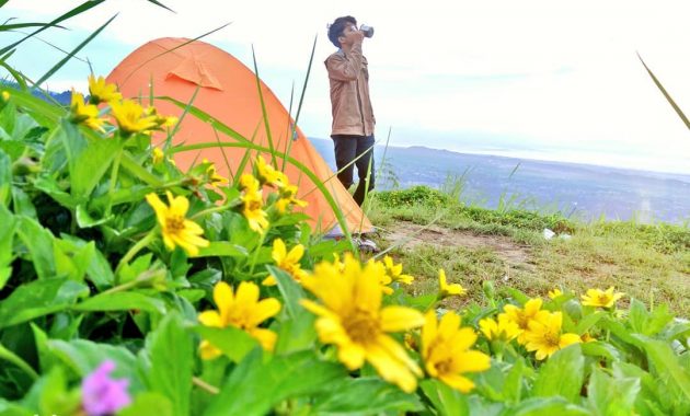 menikmati pesona bukit tranggulasih