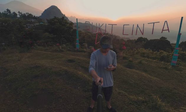 menikmati pesona bukit tranggulasih