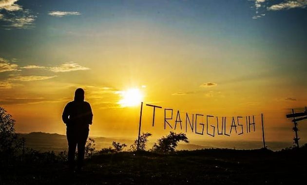 menikmati pesona bukit tranggulasih