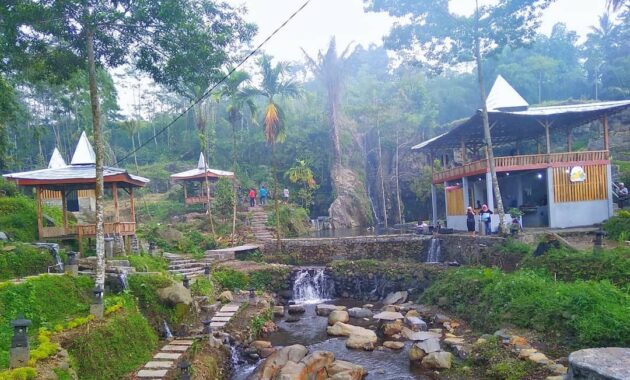 menikmati wisata baturraden bersama keluarga