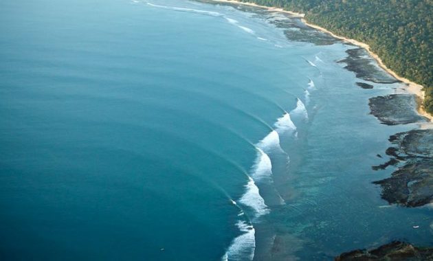 menjelajah banyuwangi ala backpacker, ini tips yang bisa kamu ikuti !, 1. Gunakan Kereta Api, 2. Pilih Dormitory Untuk Bermalam, 3. Bawa Barang &amp; Pakaian Secukupnya, 4. Makan Makanan Warga Lokal, 5. Berburu Sunset di Pantai Pulau Merah