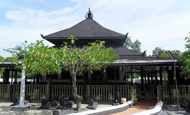 menjelajahi perhentian terakhir kanjeng sunan kalijaga demak jawa tengah