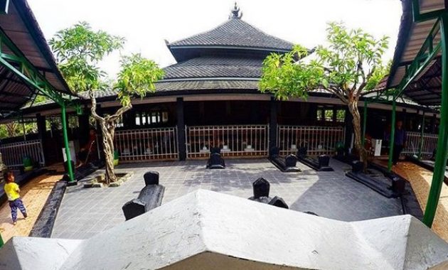 menjelajahi perhentian terakhir kanjeng sunan kalijaga demak jawa tengah