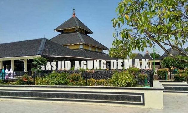 Menyelami Indahnya Wisata Religi Masjid Agung Demak