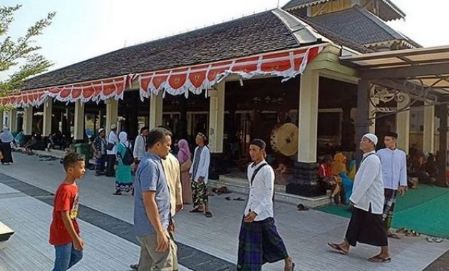 menyelami indahnya wisata religi masjid agung demak, Mengintip Keindahan Detail Arsitektur Masjid Agung Demak, Menapaki Jejak Kisah dan Peninggalan Masjid Agung Demak, Sisi lain Masjid Agung Demak, Ragamnya Destinasi Wisata Demak, Rute Jalan