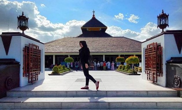 menyelami indahnya wisata religi masjid agung demak, Mengintip Keindahan Detail Arsitektur Masjid Agung Demak, Menapaki Jejak Kisah dan Peninggalan Masjid Agung Demak, Sisi lain Masjid Agung Demak, Ragamnya Destinasi Wisata Demak, Rute Jalan