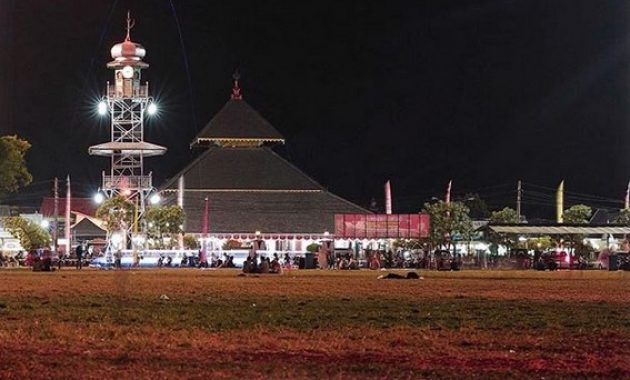 menyelami indahnya wisata religi masjid agung demak, Mengintip Keindahan Detail Arsitektur Masjid Agung Demak, Menapaki Jejak Kisah dan Peninggalan Masjid Agung Demak, Sisi lain Masjid Agung Demak, Ragamnya Destinasi Wisata Demak, Rute Jalan