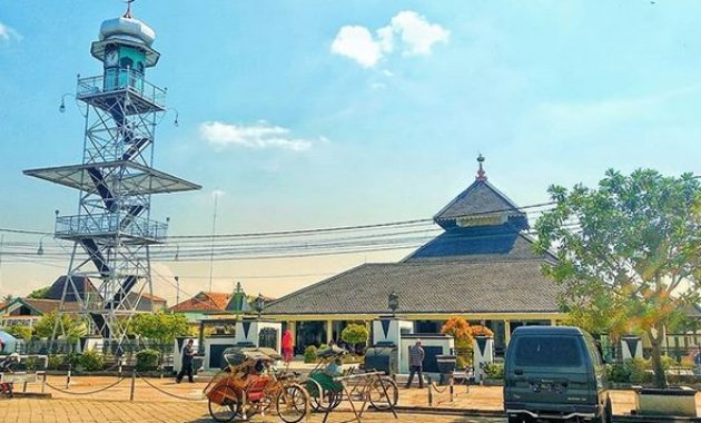 menyelami indahnya wisata religi masjid agung demak, Mengintip Keindahan Detail Arsitektur Masjid Agung Demak, Menapaki Jejak Kisah dan Peninggalan Masjid Agung Demak, Sisi lain Masjid Agung Demak, Ragamnya Destinasi Wisata Demak, Rute Jalan