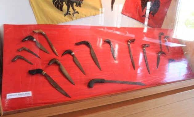 museum balla lompoa makassar, apa saja koleksi didalamnya