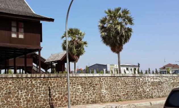 museum balla lompoa makassar, apa saja koleksi didalamnya