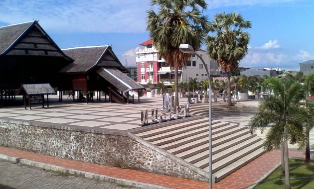 museum balla lompoa makassar, apa saja koleksi didalamnya