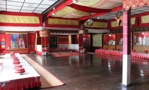 museum balla lompoa makassar, apa saja koleksi didalamnya
