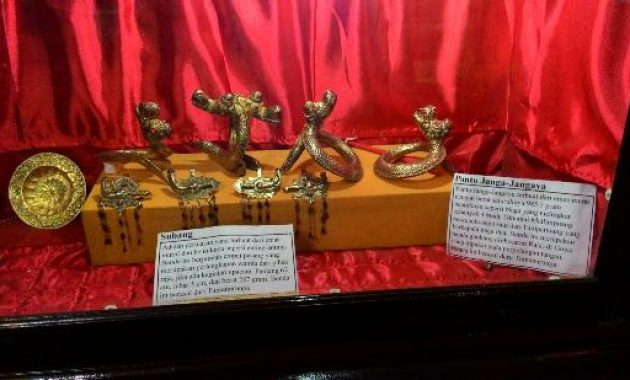 museum balla lompoa makassar, apa saja koleksi didalamnya