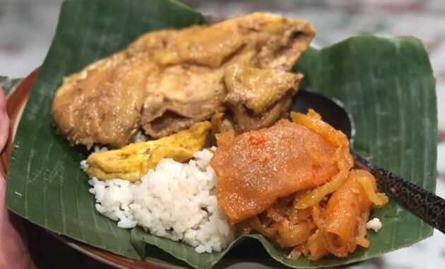 Nasi Ayam Bu Wido Sang Legend Kuliner di Semarang