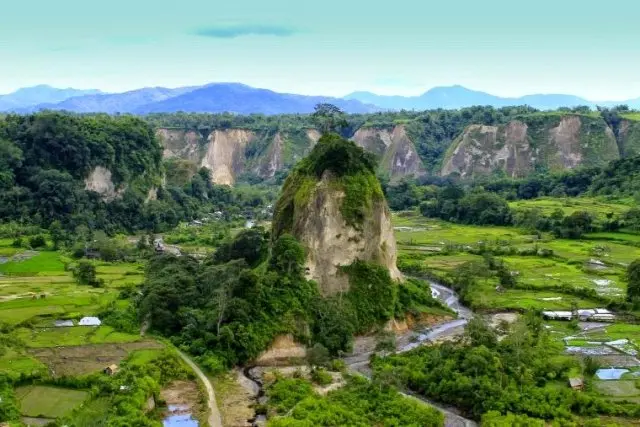 ngarai sianok, destinasi wisata alam dengan panorama menakjubkan di agam
