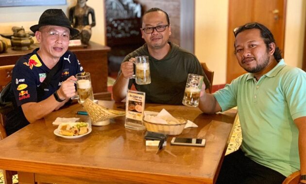 nikmati sensasi makan dengan suasana tempoe doeloe di koenokoeni cafe, Daftar Harga Menu, Daftar Harga Minuman, Jalan Menuju Lokasi, Fasilitas , Review Koenokoeni Cafe Galery