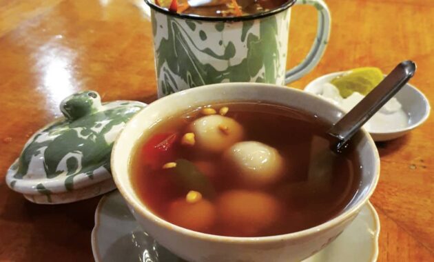 nikmati sensasi makan dengan suasana tempoe doeloe di koenokoeni cafe, Daftar Harga Menu, Daftar Harga Minuman, Jalan Menuju Lokasi, Fasilitas , Review Koenokoeni Cafe Galery
