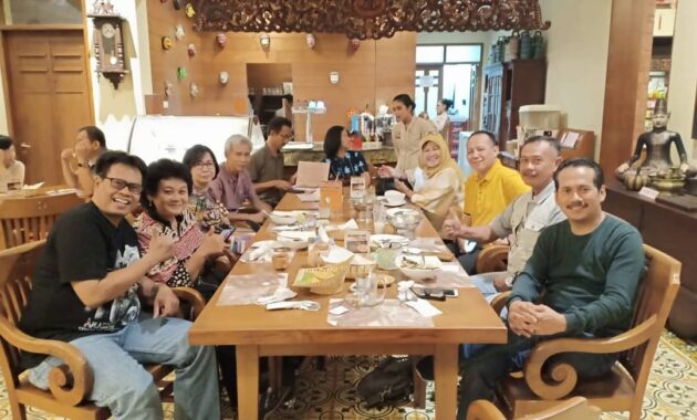 nikmati sensasi makan dengan suasana tempoe doeloe di koenokoeni cafe, Daftar Harga Menu, Daftar Harga Minuman, Jalan Menuju Lokasi, Fasilitas , Review Koenokoeni Cafe Galery