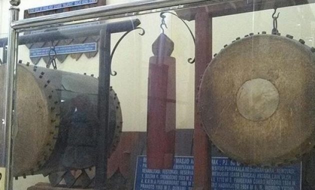 nilai historis dibalik museum masjid agung demak, Lokasi wisata, Rute Museum Masjid Agung Demak, Koleksi Museum Masjid Agung Demak, Jam Buka Museum Masjid Agung Demak