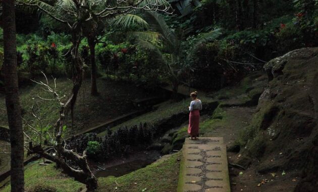 objek wisata goa gajah gianyar bali