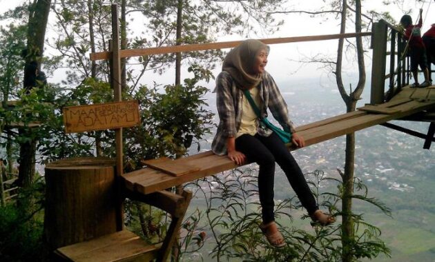 omah kayu batu, berapa harga sewa dan tiket masuknya?