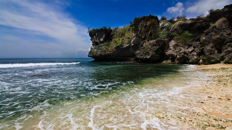 daya tarik pantai balangan, fasilitas pantai balangan, foto pantai balangan, harga tiket pantai balangan, keindahan pantai balangan, pantai balangan, pantai balangan badung, pantai balangan bali, tiket pantai balangan, pantai balangan badung: harga tiket, aktivitas seru, daya tarik