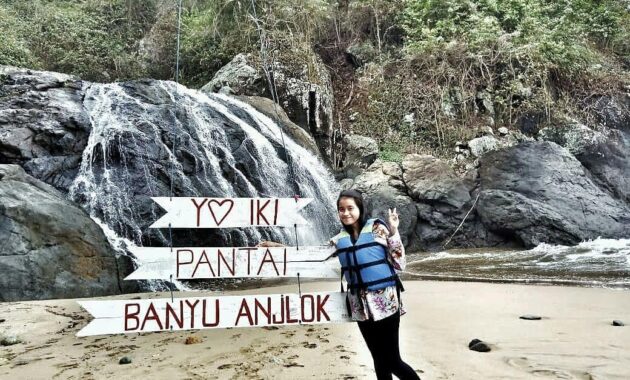 pantai banyu anjlok malang, adakah fasilitas snorkeling dan berapa harga tiket masuknya?