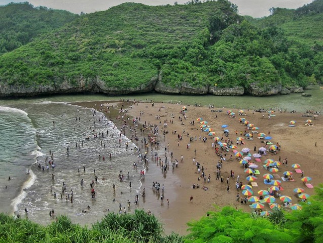 akomodasi di pantai baron, aktivitas di pantai baron, fasilitas pantai baron, foto pantai baron, gambar pantai baron, keindahan pantai baron, letak pantai baron, lokasi pantai baron, pantai baron, penginapan di pantai baron, rute pantai baron, pantai baron gunung kidul: harga tiket, daya tarik, aktivitas seru dll
