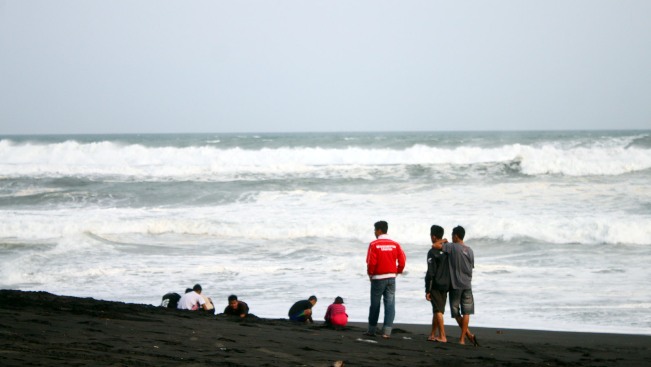fasilitas di pantai baru, harga tiket masuk pantai baru, keindahan pantai baru, lokasi pantai baru, pantai baru, pantai baru bantul, pantai baru jogja, rute pantai baru, tiket masuk pantai baru, pantai baru bantul: harga tiket, aktivitas seru, daya tarik, fasilitas dll